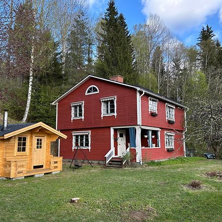 Charmig Villa Med Bastu Och Snabbt Wifi Långav Kültér fotó
